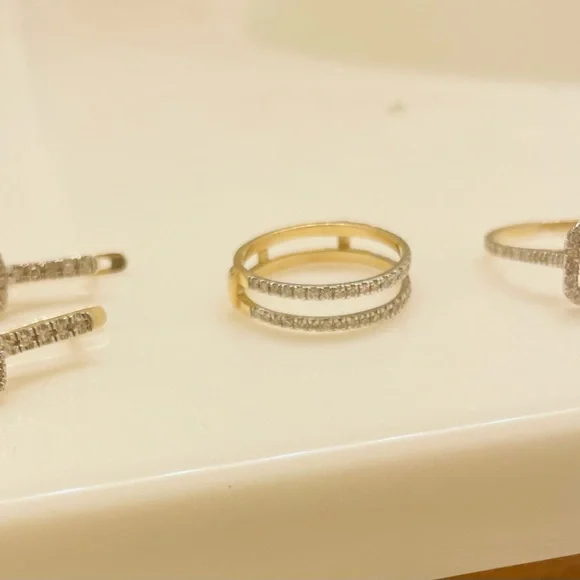 Set of gold ring and earrings with diamonds - Picture 2 of 3